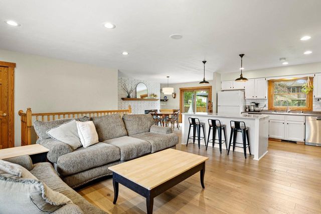 1205 Wexford Drive, Waunakee, WI 53597