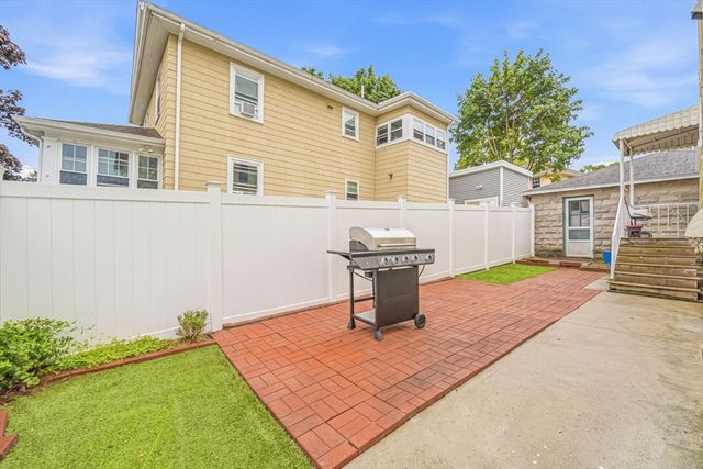 3 Florence St, Quincy, MA 02170