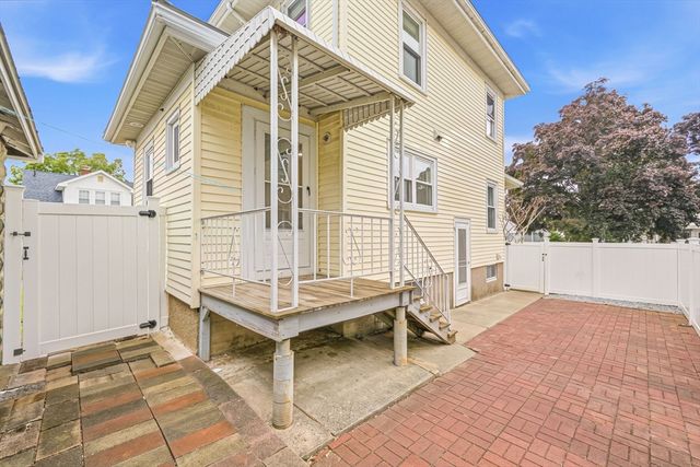 3 Florence St, Quincy, MA 02170