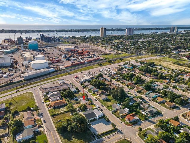 562 W 4th St, Riviera Beach, FL 33404