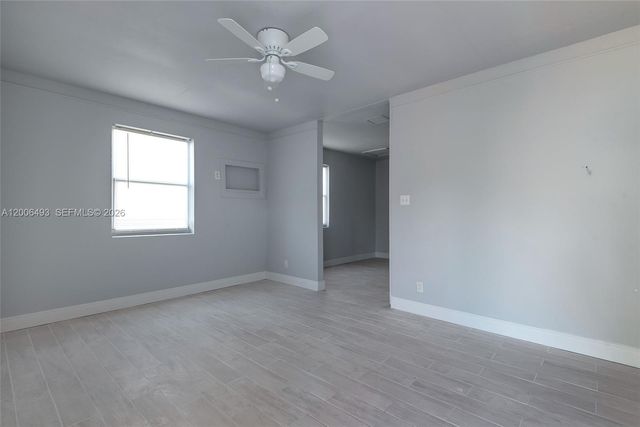 562 W 4th St, Riviera Beach, FL 33404