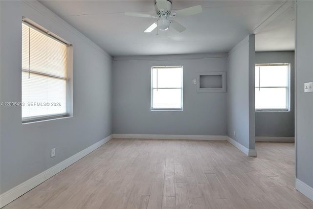562 W 4th St, Riviera Beach, FL 33404