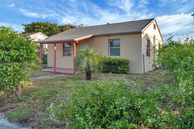 562 W 4th St, Riviera Beach, FL 33404