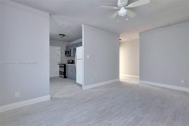 562 W 4th St, Riviera Beach, FL 33404