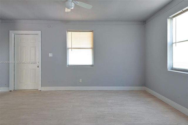 562 W 4th St, Riviera Beach, FL 33404