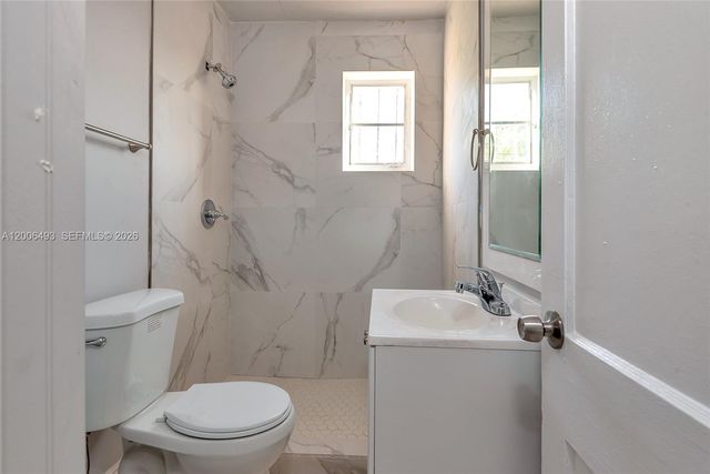 562 W 4th St, Riviera Beach, FL 33404