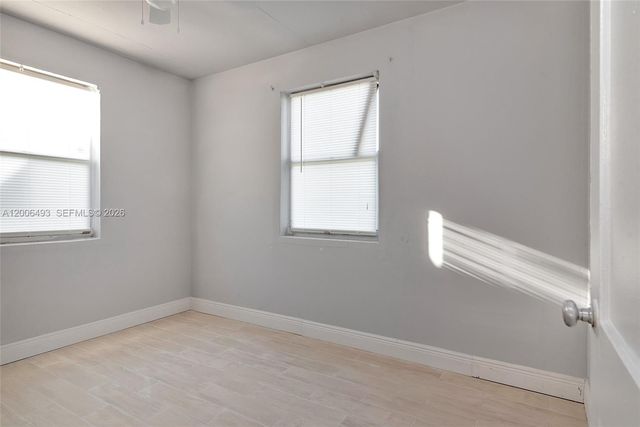 562 W 4th St, Riviera Beach, FL 33404