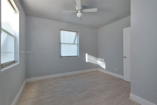 562 W 4th St, Riviera Beach, FL 33404