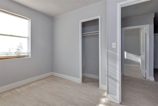 562 W 4th St, Riviera Beach, FL 33404