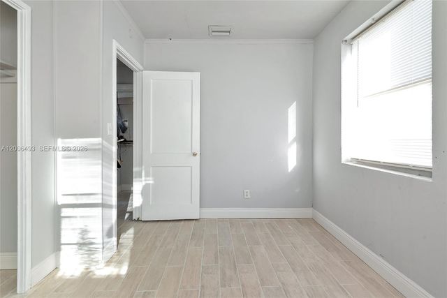562 W 4th St, Riviera Beach, FL 33404