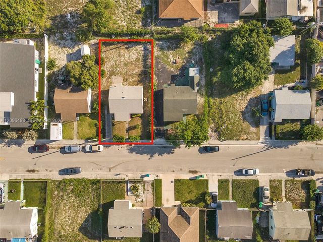562 W 4th St, Riviera Beach, FL 33404