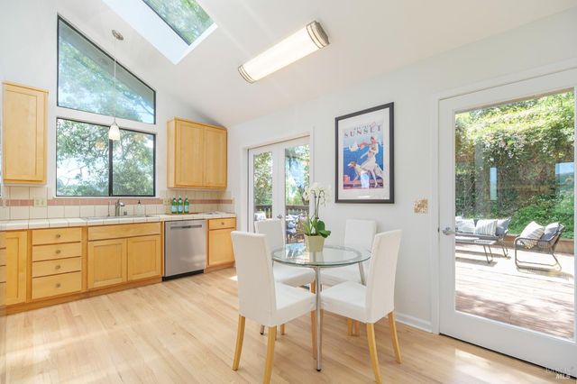 27 OAKWOOD Ct, San Anselmo, CA 94960