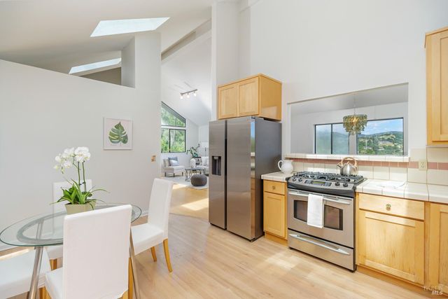 27 OAKWOOD Ct, San Anselmo, CA 94960