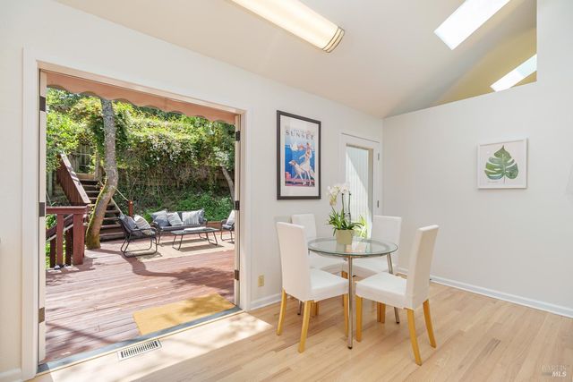 27 OAKWOOD Ct, San Anselmo, CA 94960