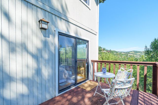 27 OAKWOOD Ct, San Anselmo, CA 94960