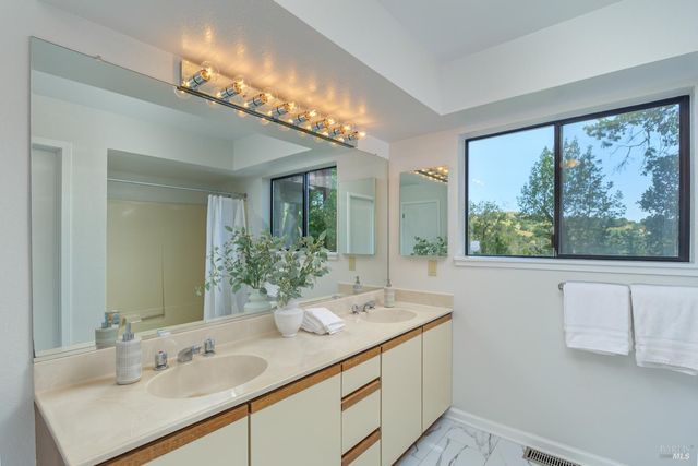 27 OAKWOOD Ct, San Anselmo, CA 94960