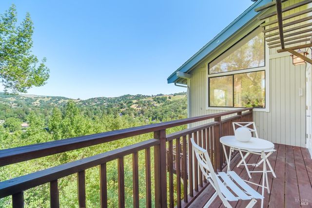 27 OAKWOOD Ct, San Anselmo, CA 94960