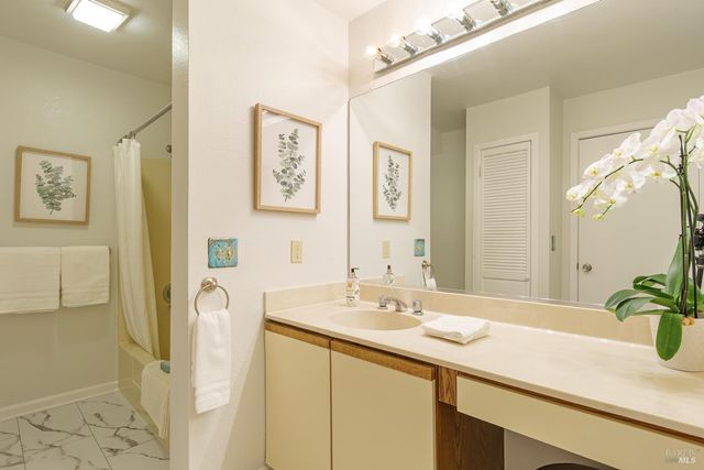 27 OAKWOOD Ct, San Anselmo, CA 94960