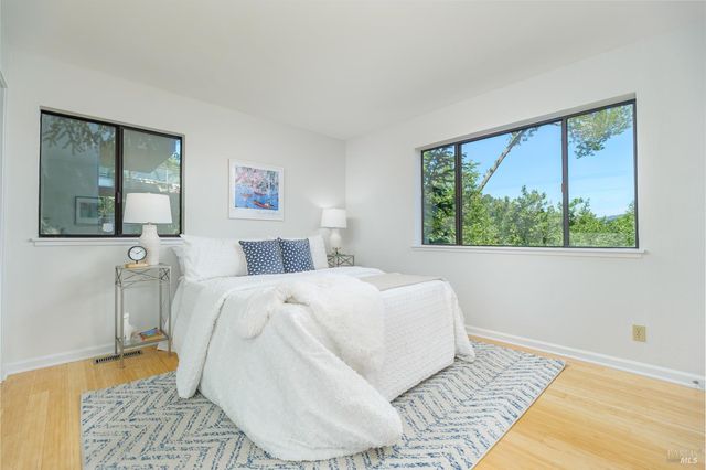 27 OAKWOOD Ct, San Anselmo, CA 94960