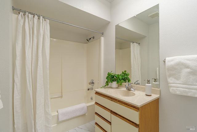 27 OAKWOOD Ct, San Anselmo, CA 94960