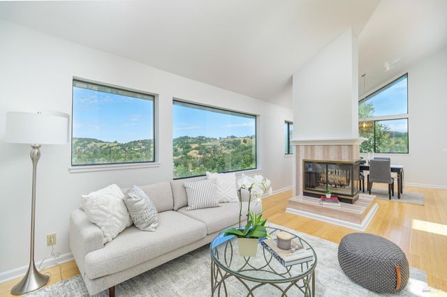 27 OAKWOOD Ct, San Anselmo, CA 94960