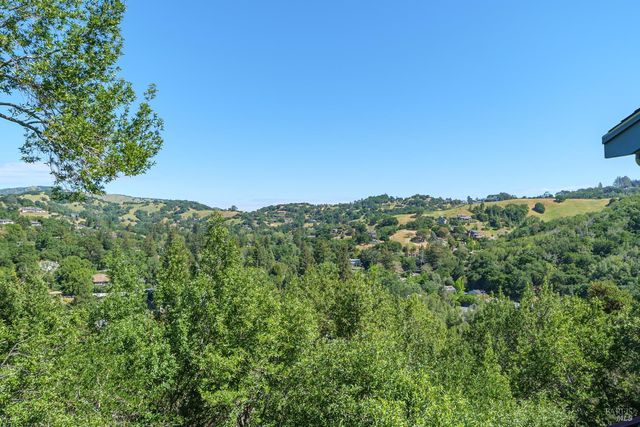 27 OAKWOOD Ct, San Anselmo, CA 94960