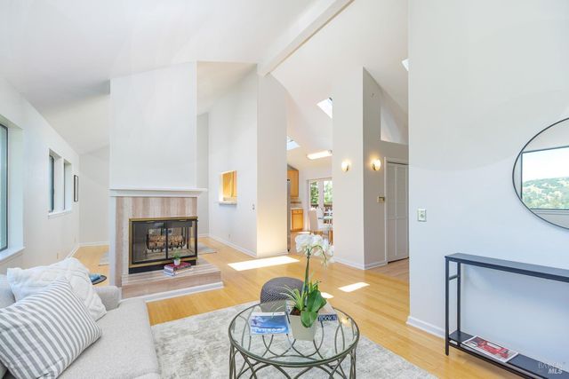 27 OAKWOOD Ct, San Anselmo, CA 94960