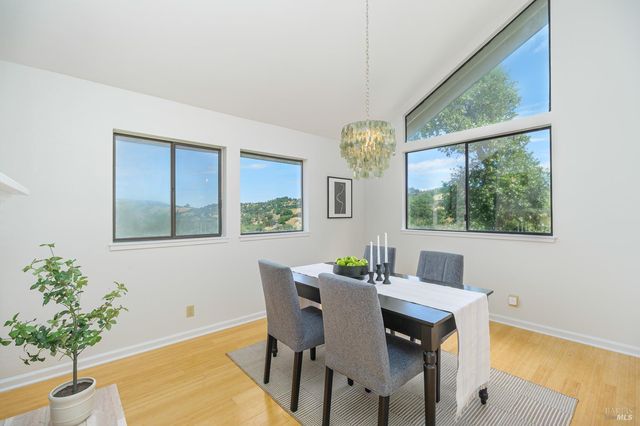 27 OAKWOOD Ct, San Anselmo, CA 94960