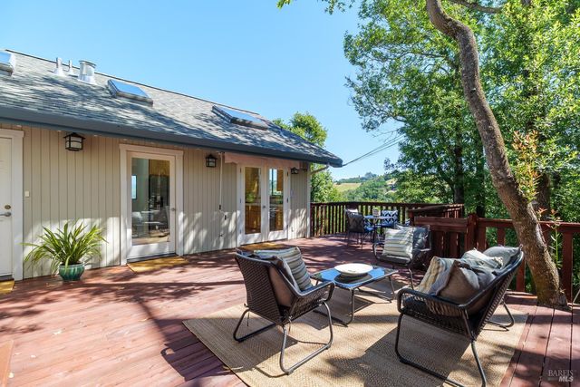 27 OAKWOOD Ct, San Anselmo, CA 94960