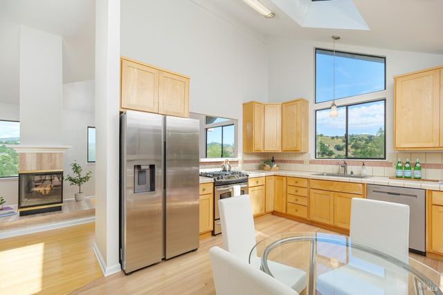 27 OAKWOOD Ct, San Anselmo, CA 94960