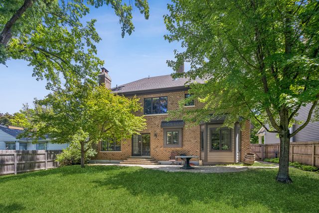 639 N Wright Street, Naperville, IL 60563
