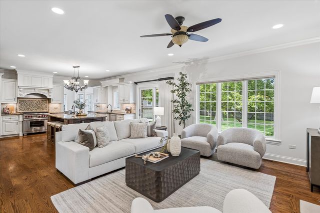 639 N Wright Street, Naperville, IL 60563