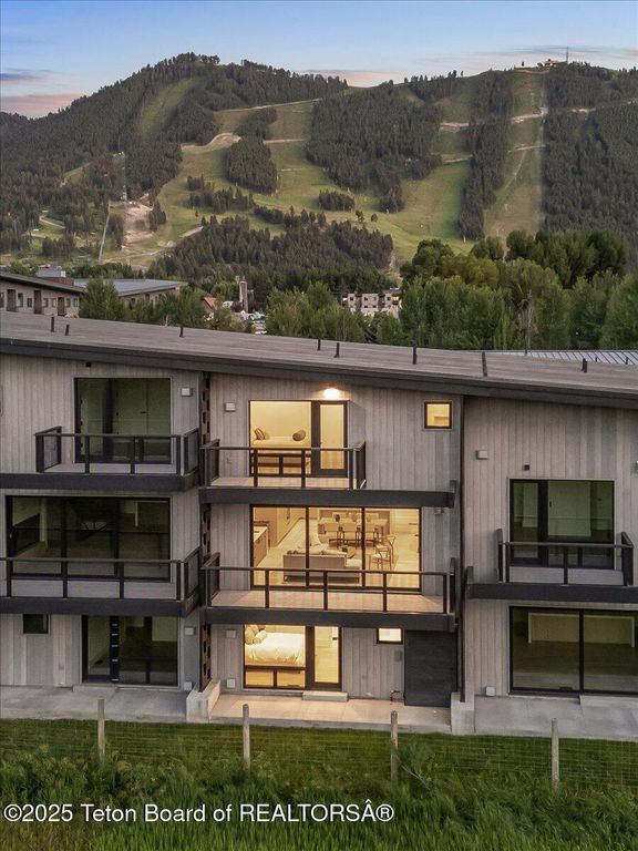 420 HIDDEN HOLLOW Drive, Jackson, WY 83001 photo 10