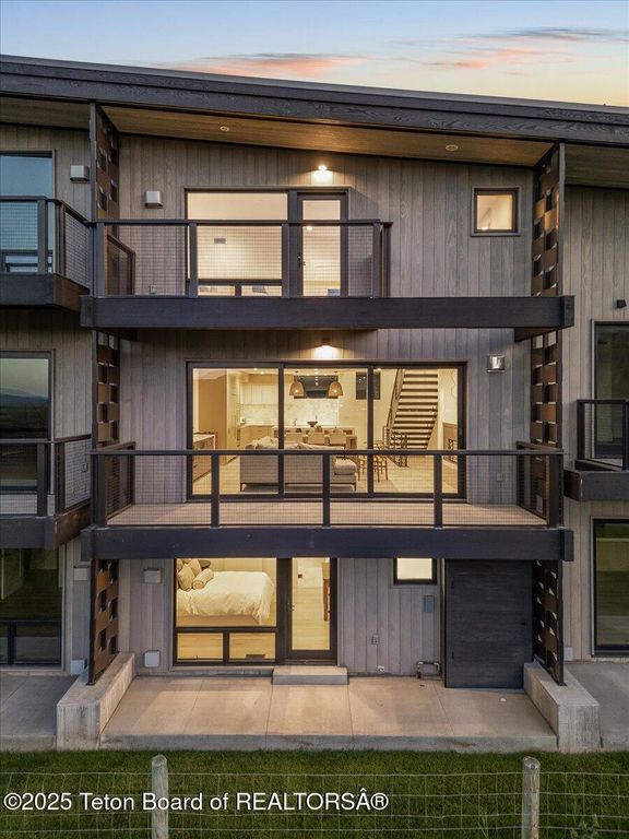 420 HIDDEN HOLLOW Drive, Jackson, WY 83001 photo 11