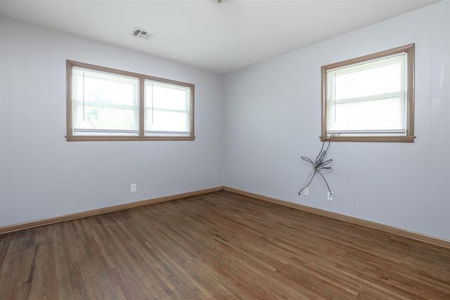 2940 S Bennett Ave, Wichita, KS 67217