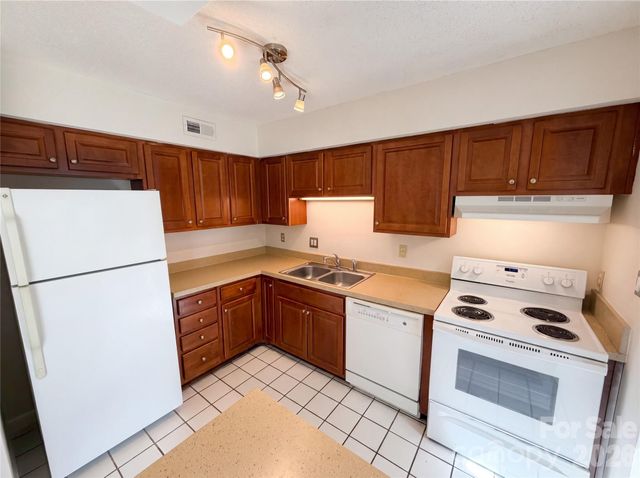 2020 Stoney Point Lane, Charlotte, NC 28210