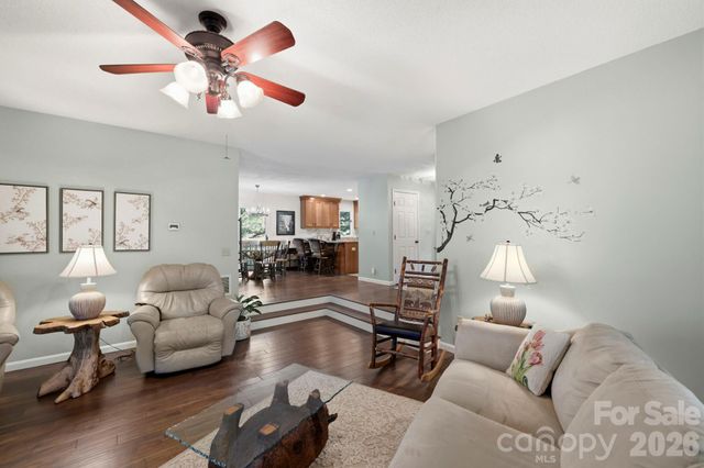 3509 Mountain Top Way, Hendersonville, NC 28739