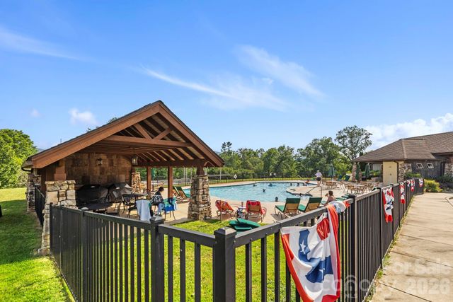 3509 Mountain Top Way, Hendersonville, NC 28739