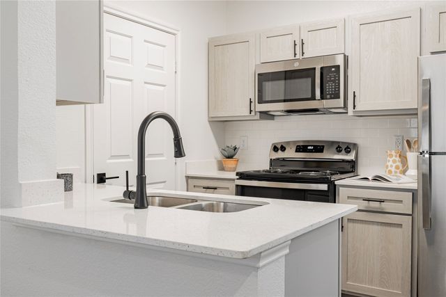 1600 N 9th Street A1R, Midlothian, TX 76065