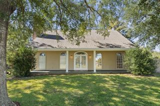 335 W Presidential Circle, Lake Charles, LA 70611