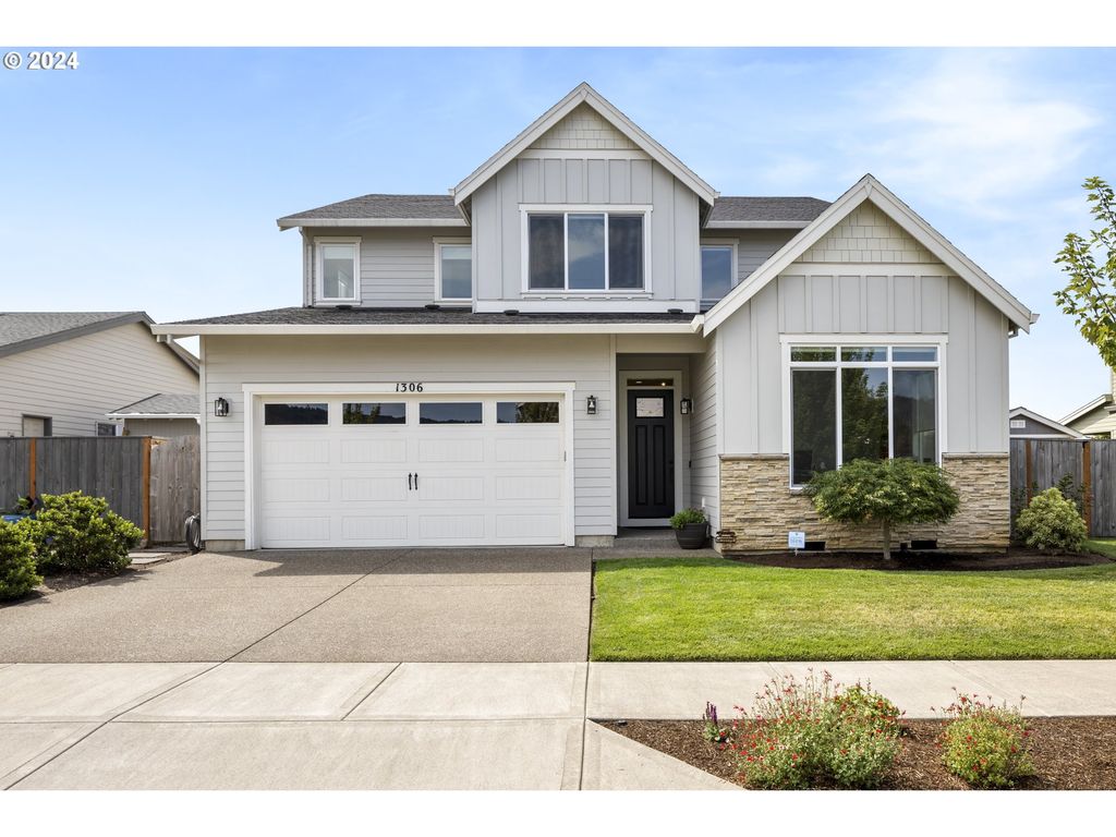 1306 E VINTAGE St, Newberg, OR 97132