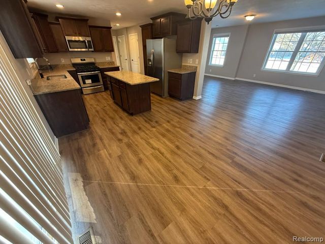 1113 Tartan Lane, Commerce Charter Township, MI 48390