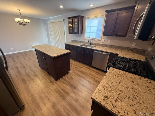 1113 Tartan Lane, Commerce Charter Township, MI 48390