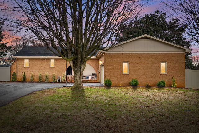 1112 Black Oak Ln, Hopkinsville, KY 42240