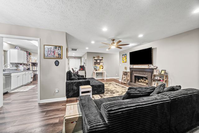 1112 Black Oak Ln, Hopkinsville, KY 42240