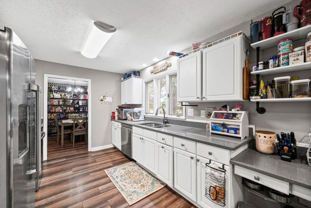 1112 Black Oak Ln, Hopkinsville, KY 42240