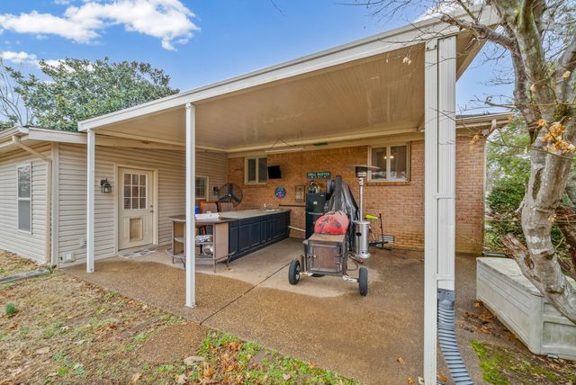 1112 Black Oak Ln, Hopkinsville, KY 42240