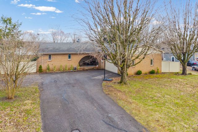 1112 Black Oak Ln, Hopkinsville, KY 42240