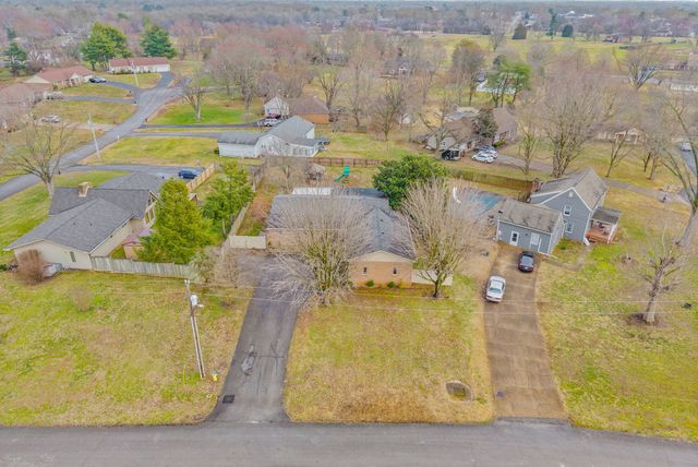 1112 Black Oak Ln, Hopkinsville, KY 42240