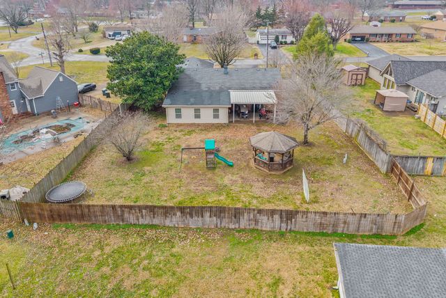 1112 Black Oak Ln, Hopkinsville, KY 42240